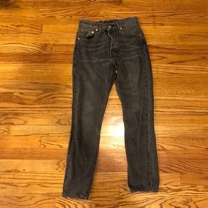 Black high waisted 501 skinny Levi’s mom jeans